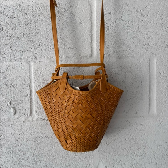 NWT Freya Flow Mini Woven caramel Bag $230 - Picture 5 of 5